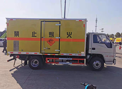 那坡爆破器材运输车工人安全操作规范与智能技术保障